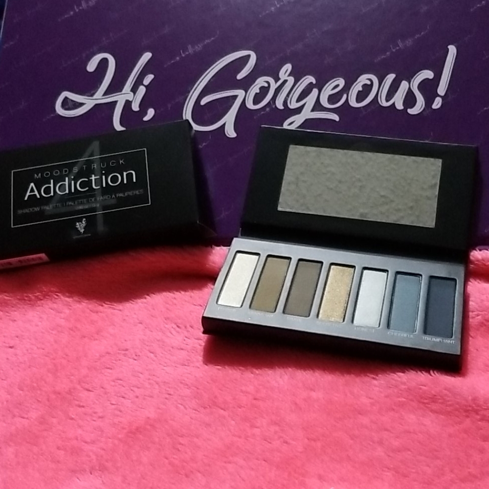 Younique Moodstruck Addiction eyeshadow palette #4
